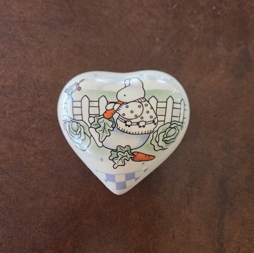 Daisy Kingdom Hunny Bunny Trinket Box 1990